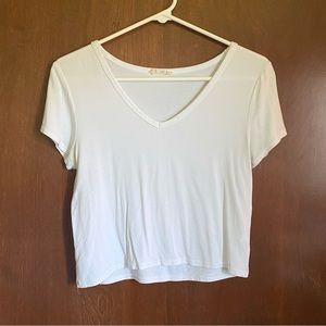 White v-neck cropped t-shirt